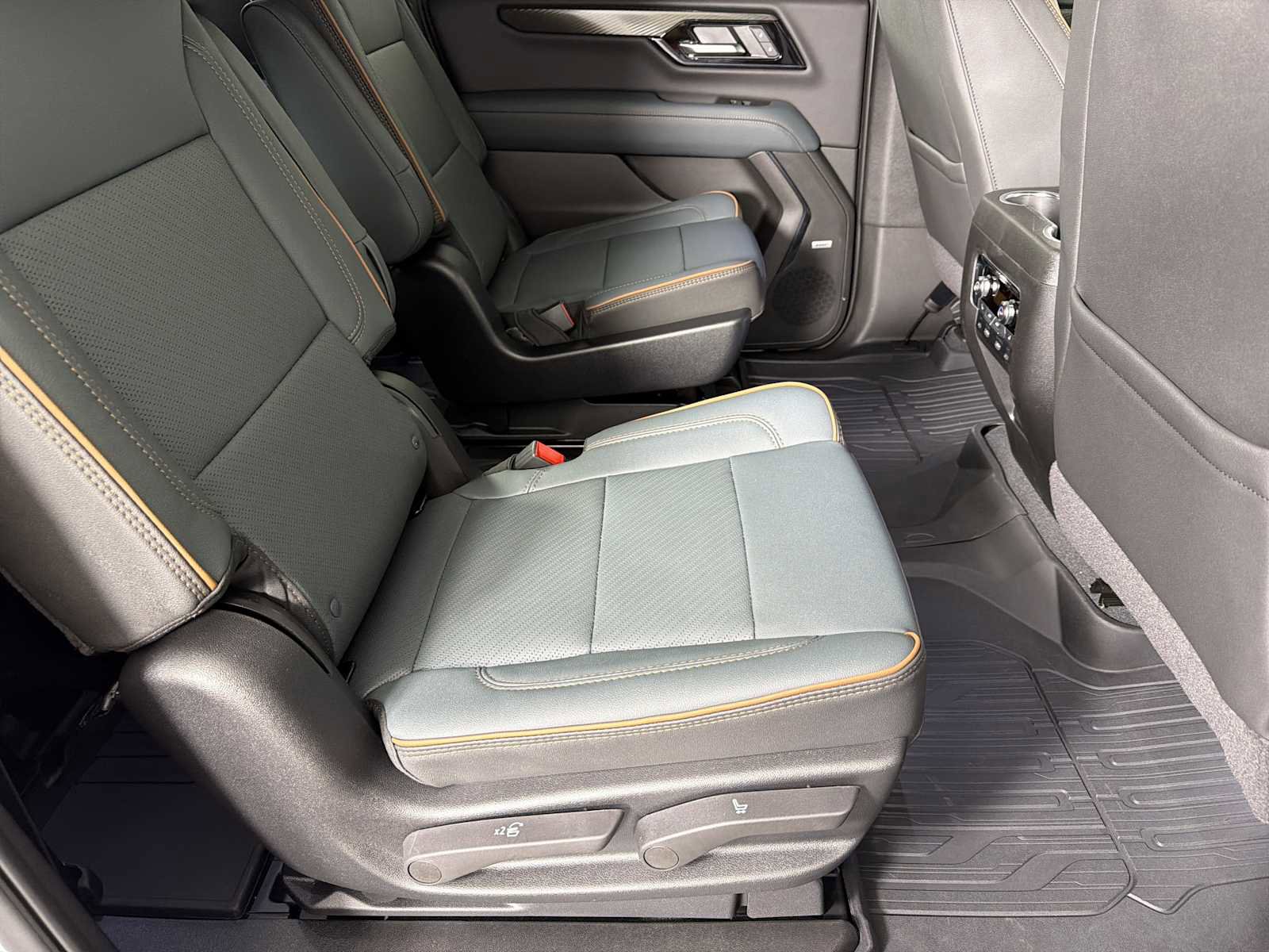 New 2026 GMC Yukon XL AT4 image 16