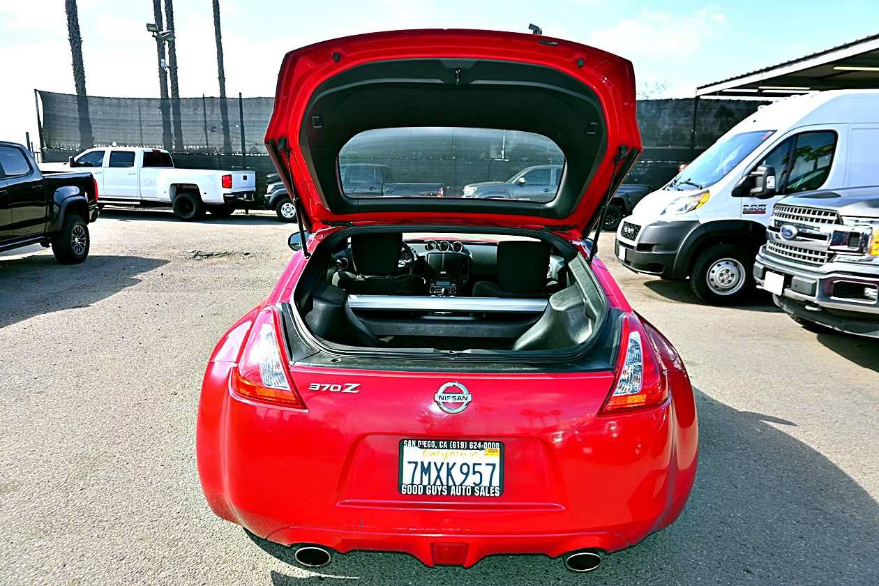 Used 2016 Nissan 370Z Coupe RWD image 11