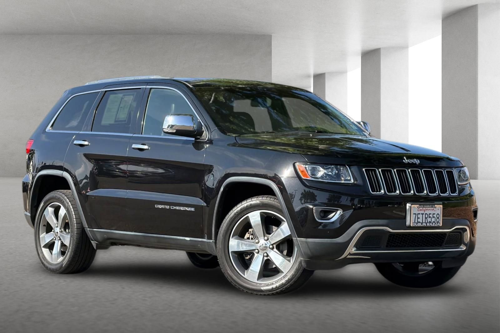 Used 2014 Jeep Grand Cherokee Limited w/ Trailer Tow Group IV AWD/4WD image 2