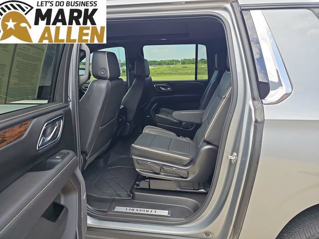 Used 2023 Chevrolet Suburban Premier w/ Premium Package 2 AWD/4WD image 26