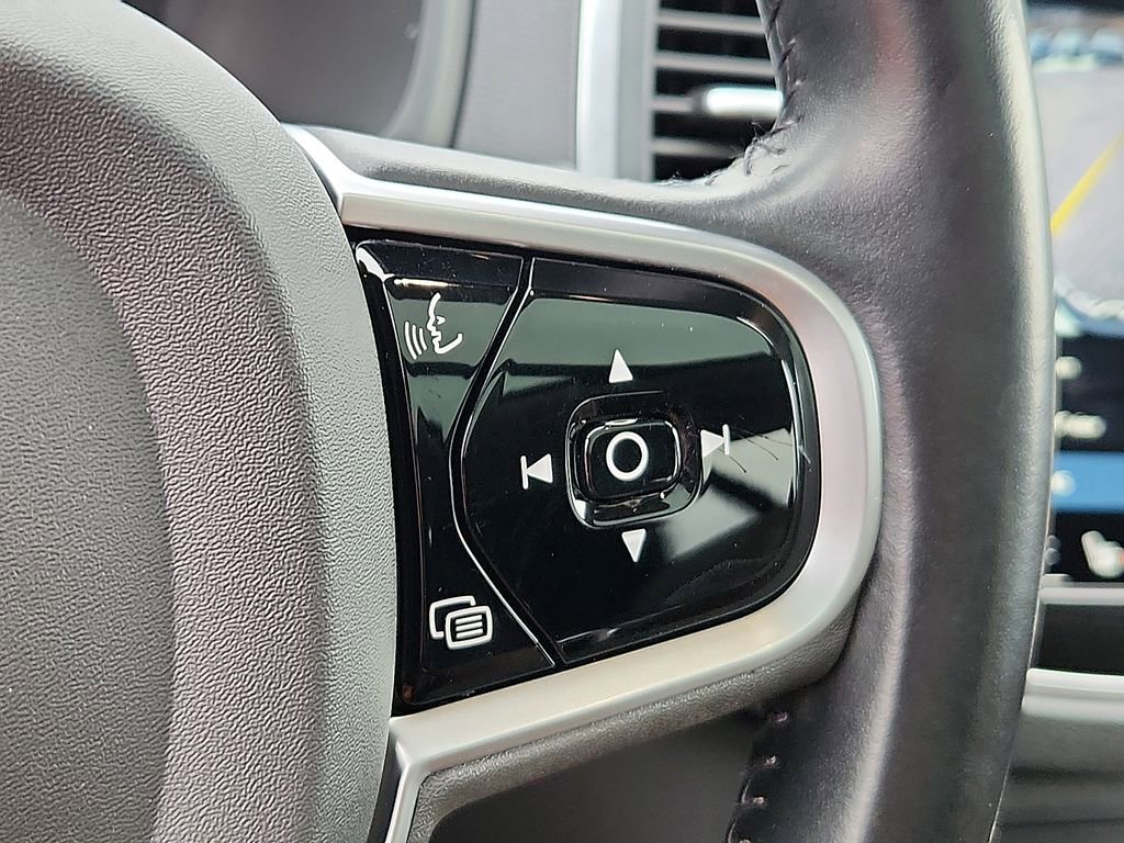 Used 2020 Volvo XC90 T6 Momentum w/ Protection Package Premier image 22