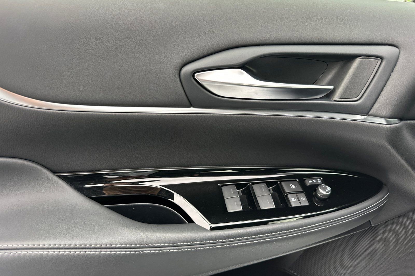 Used 2022 Toyota Mirai XLE image 12