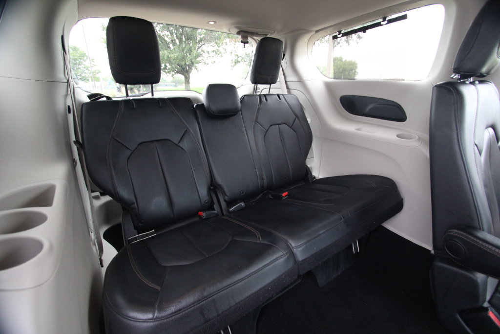 Used 2020 Chrysler Pacifica Touring-L Plus FWD image 10
