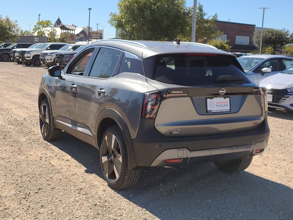 New 2026 Nissan Kicks SR w/ SR Premium Package FWD image 2