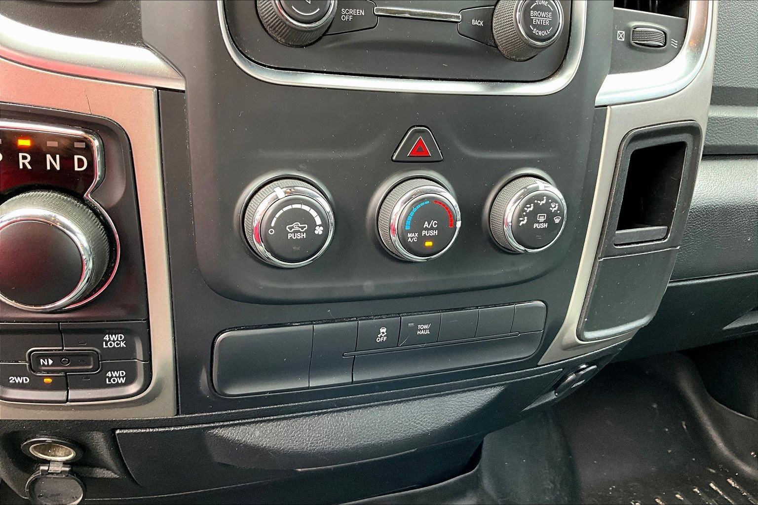 Used 2017 RAM 1500 Classic SLT AWD/4WD image 14