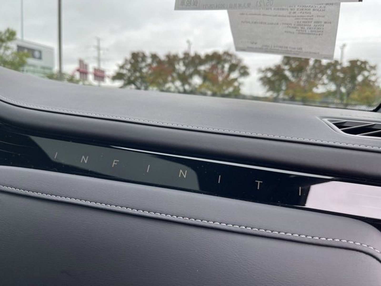 New 2025 INFINITI QX80 Autograph image 12