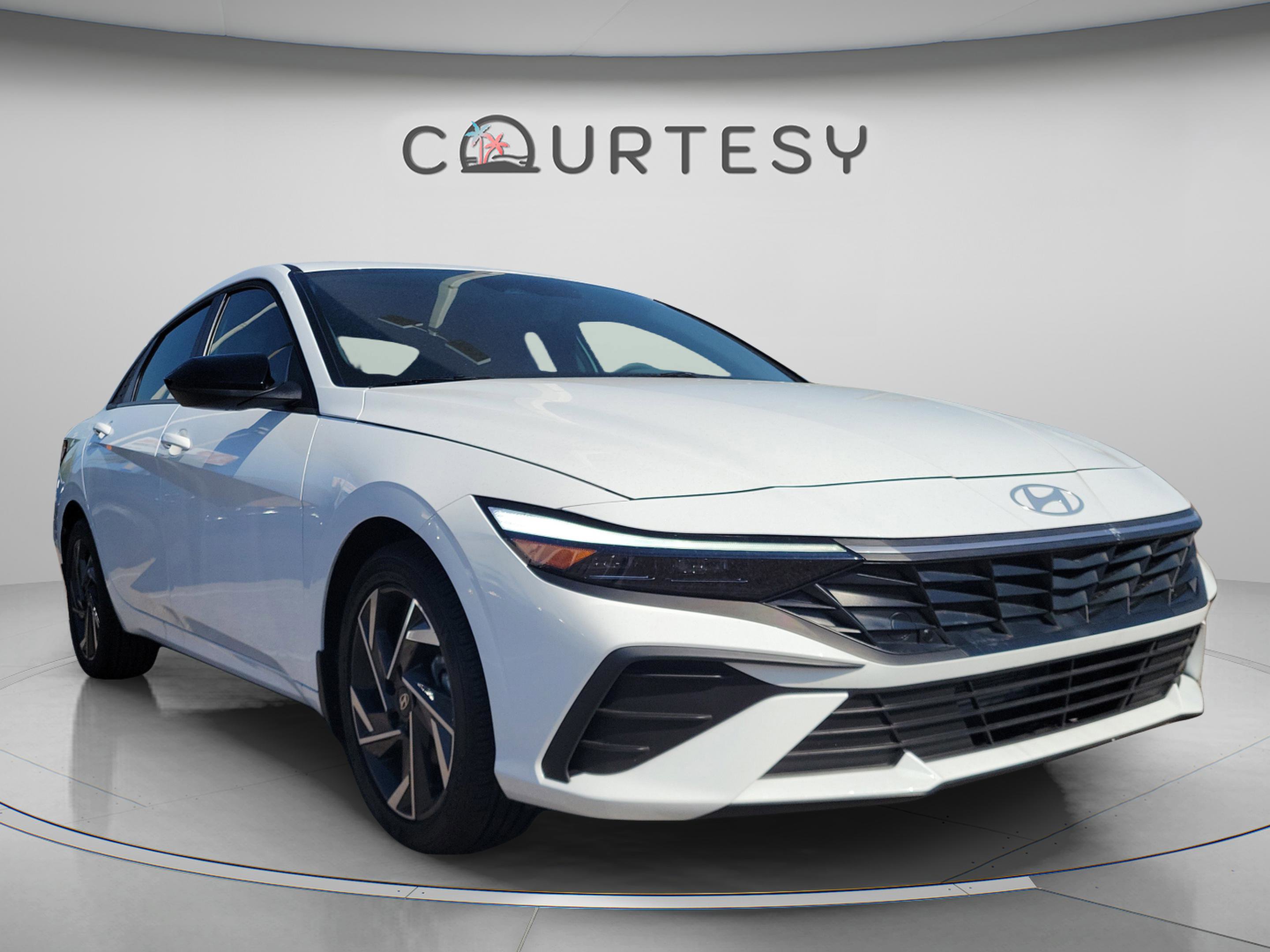 Certified 2025 Hyundai Elantra Sport image 4