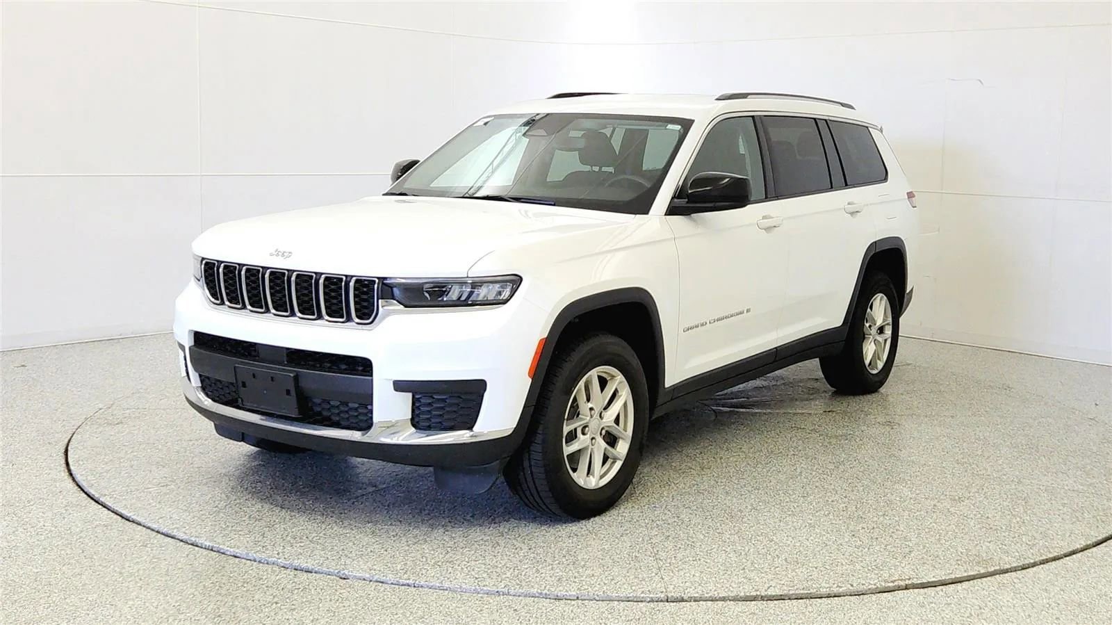 Used 2022 Jeep Grand Cherokee L Laredo w/ Luxury Tech Group I AWD/4WD image 3