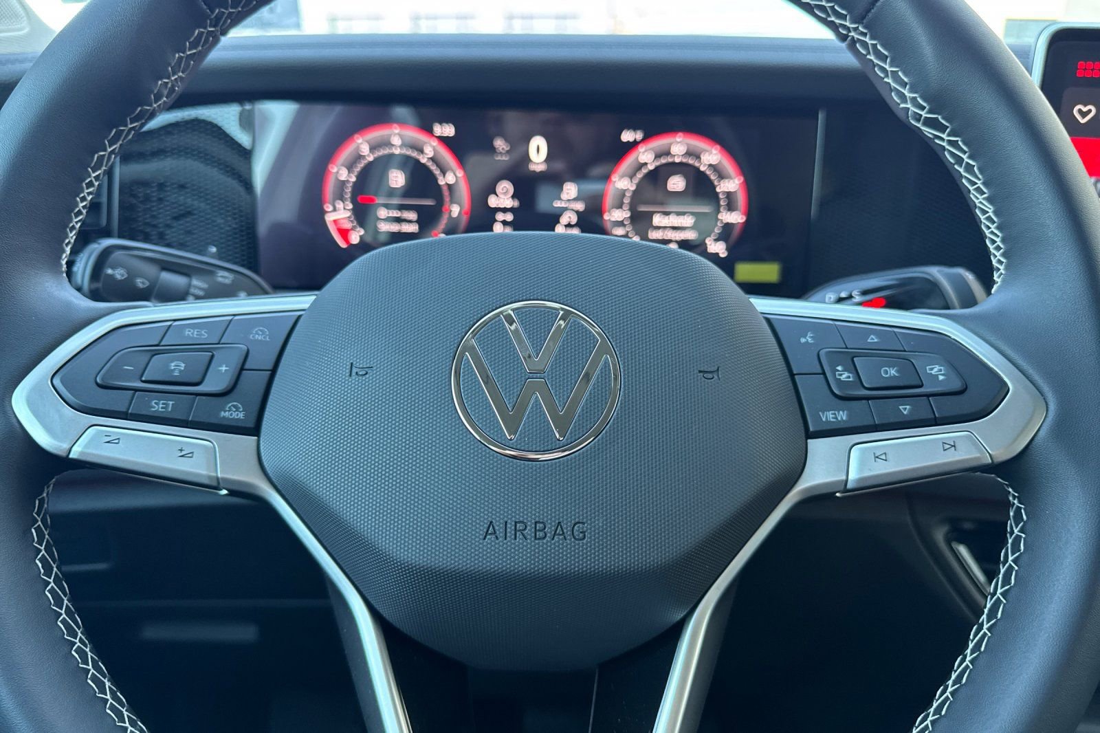 New 2026 Volkswagen Tiguan SE FWD image 23