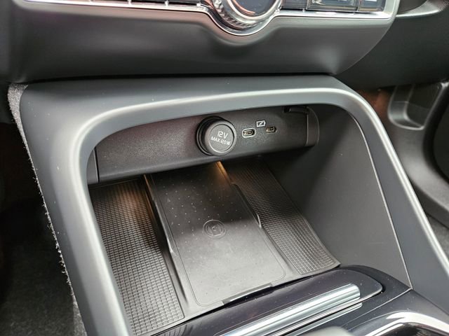 Used 2023 Volvo C40 P8 Recharge Ultimate image 24
