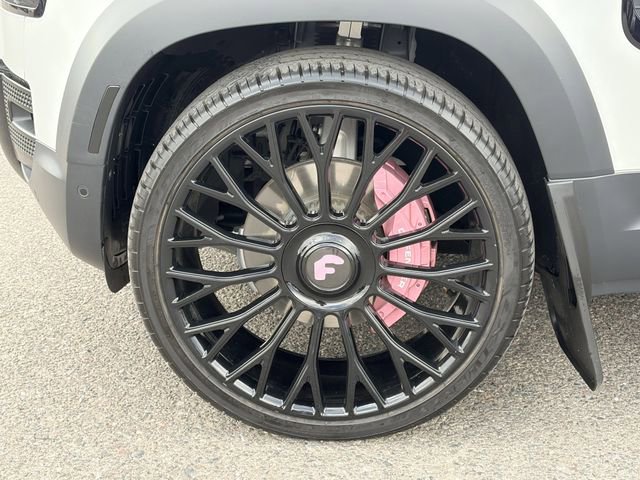 Used 2023 Land Rover Defender 110 SE image 32