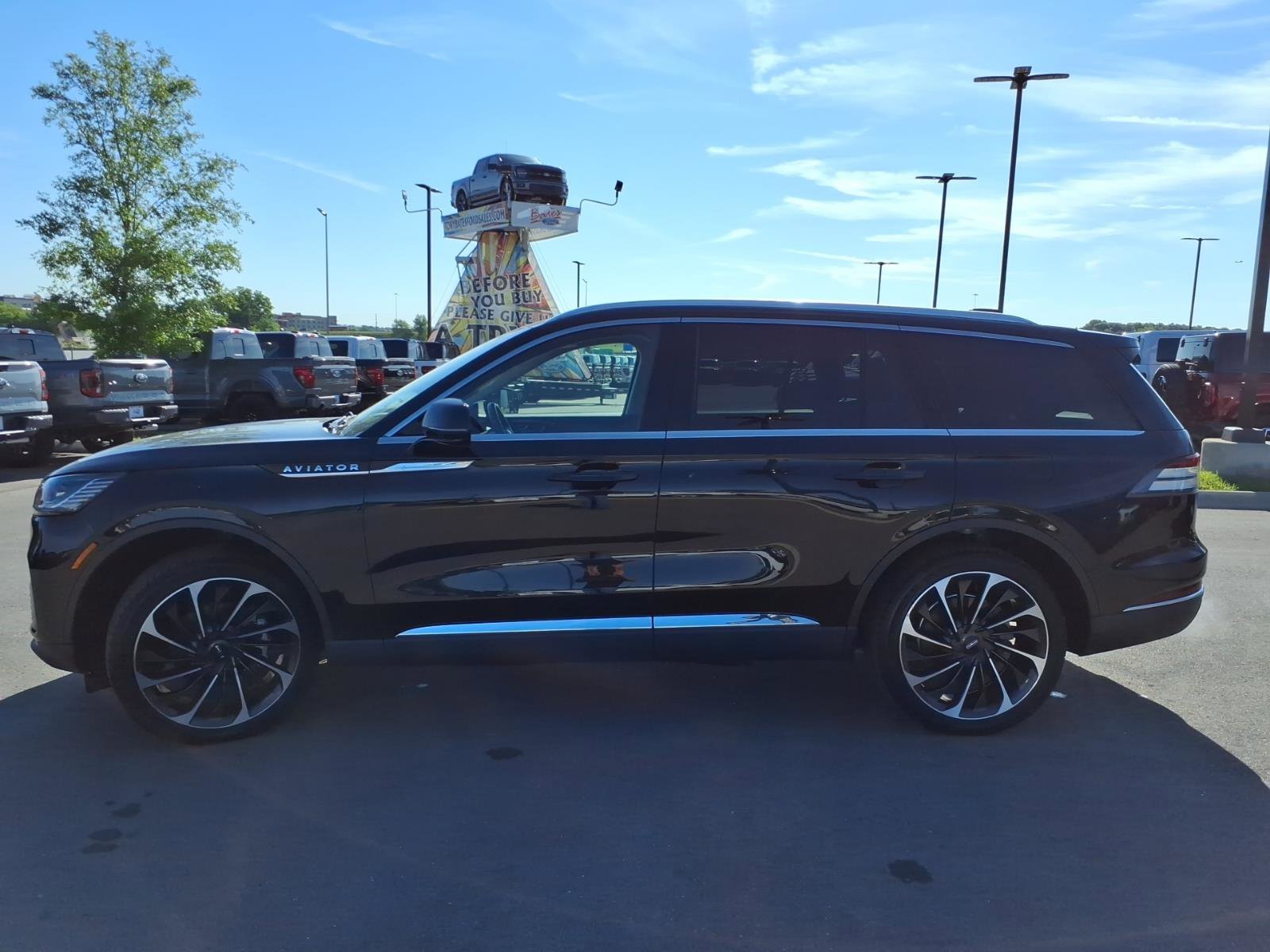 Used 2025 Lincoln Aviator Reserve w/ Illumination Package AWD/4WD image 6