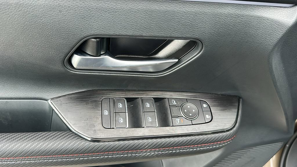 New 2026 Nissan Kicks SR w/ Illumination Package FWD image 16