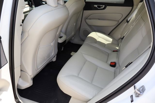 Used 2021 Volvo XC60 T5 Momentum w/ Advanced Package FWD image 6