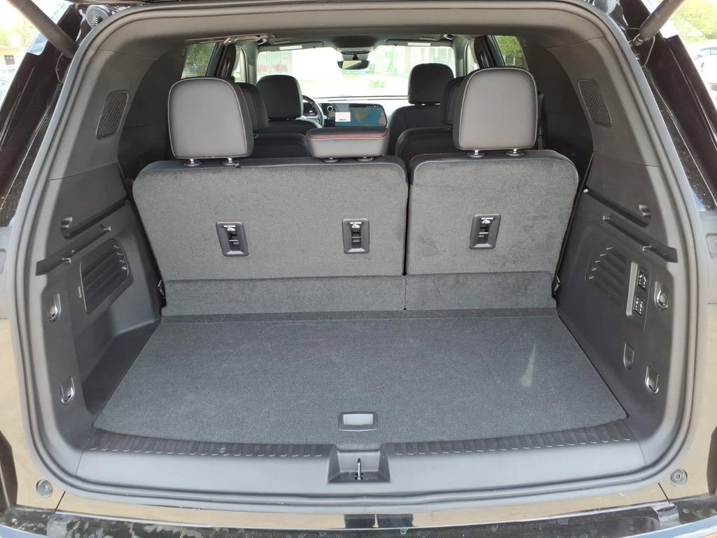 Certified 2024 Chevrolet Traverse RS image 12