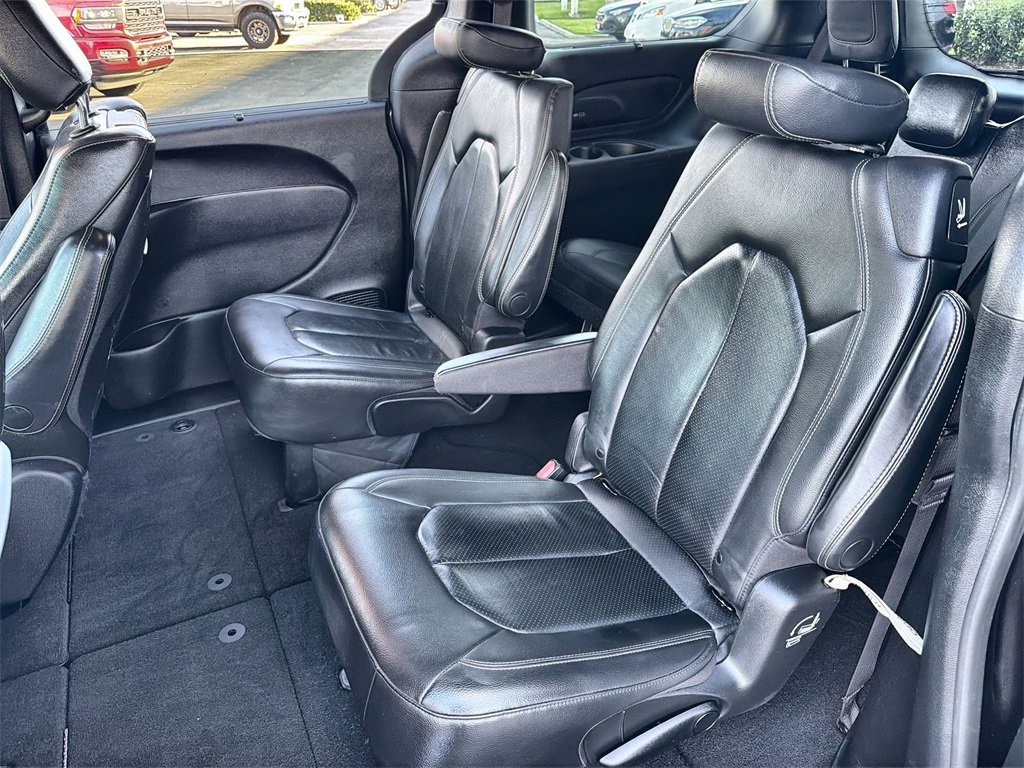 Used 2020 Chrysler Pacifica Touring-L Plus w/ Advanced Safetytec Group image 24
