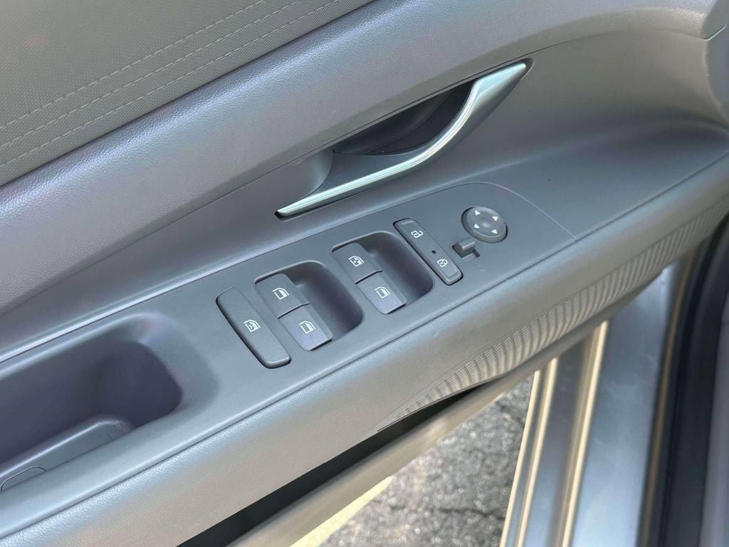 Used 2022 Hyundai Elantra SEL FWD image 15
