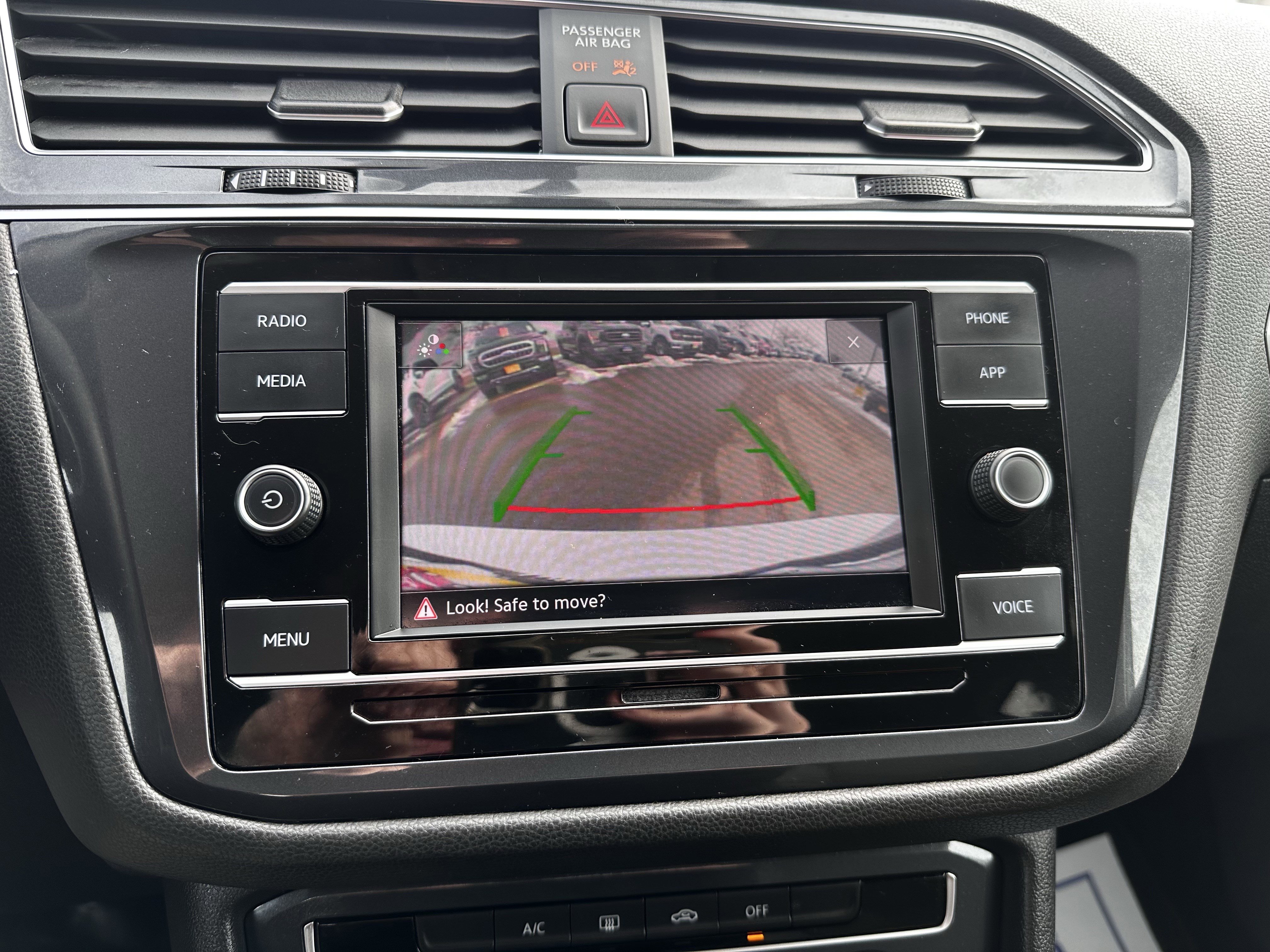 Used 2020 Volkswagen Tiguan S image 23