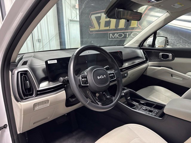Used 2025 Kia Sorento S w/ Panoramic Sunroof Package FWD image 5