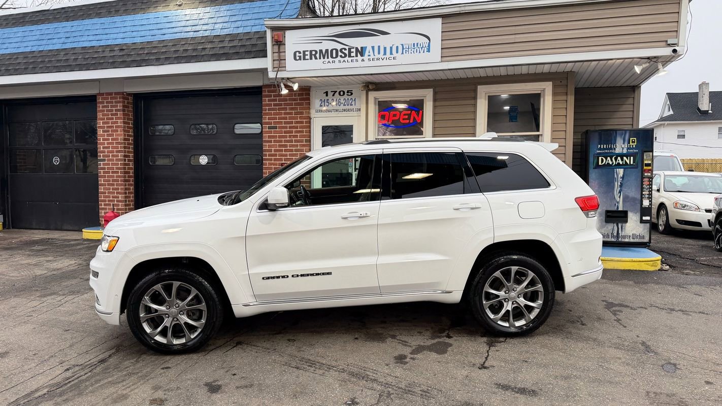 Used 2021 Jeep Grand Cherokee Summit image 2