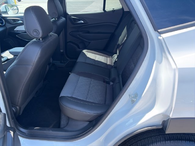 Used 2025 Chevrolet Trax LT w/ LT Convenience Package FWD image 24