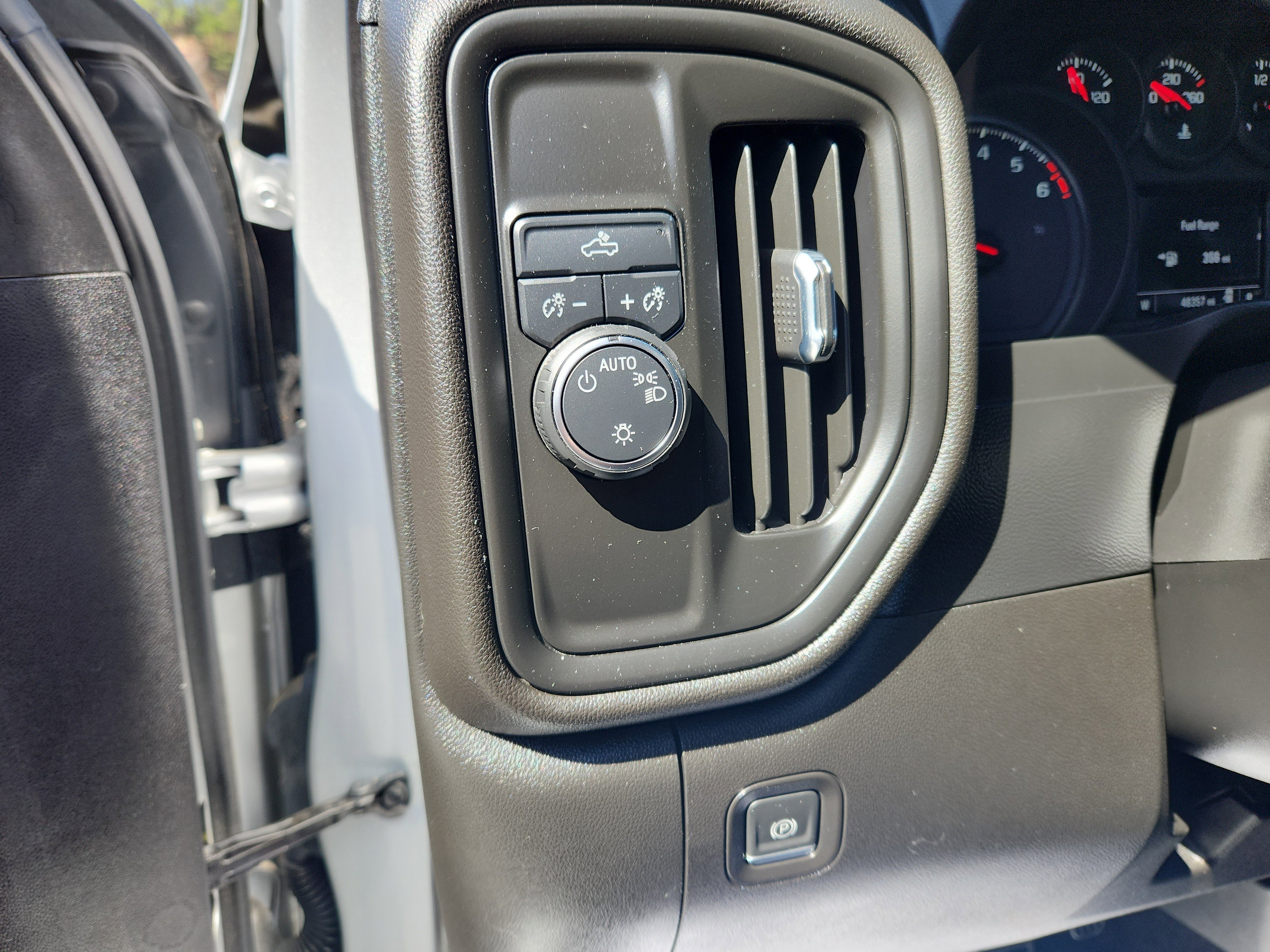 Used 2021 Chevrolet Silverado 1500 Custom image 16