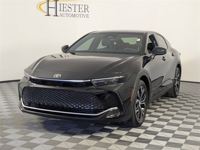 Used 2025 Toyota Crown XLE image 4