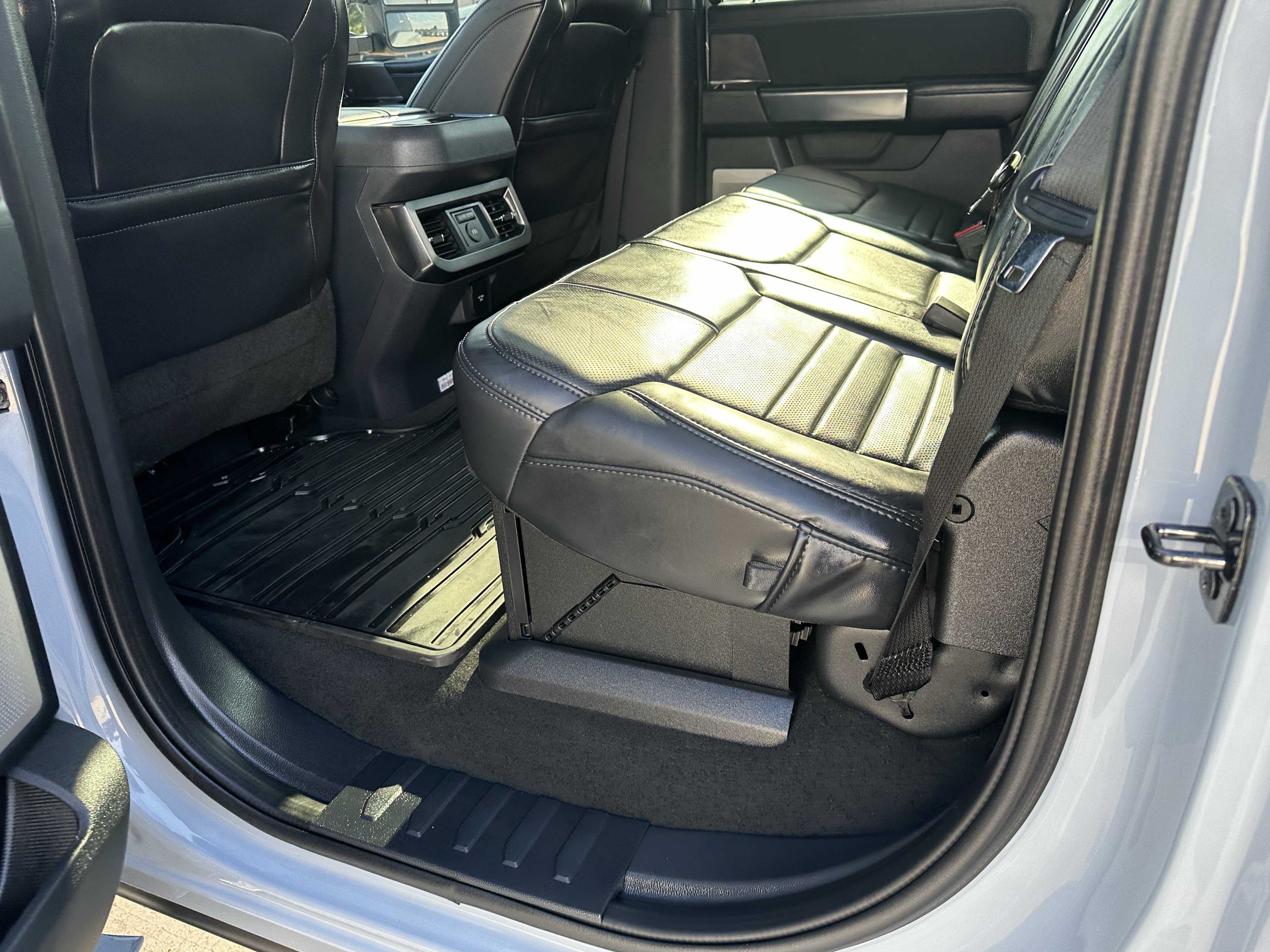 Used 2026 Ford F450 Platinum w/ FX4 Off-Road Package AWD/4WD image 12