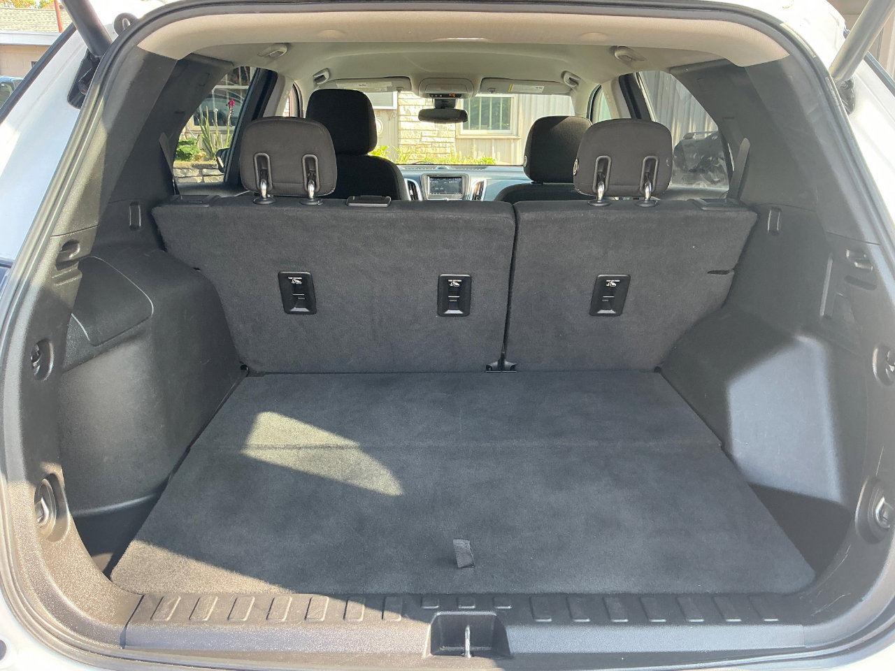 Used 2019 Chevrolet Equinox LT w/ Driver Convenience Package image 11