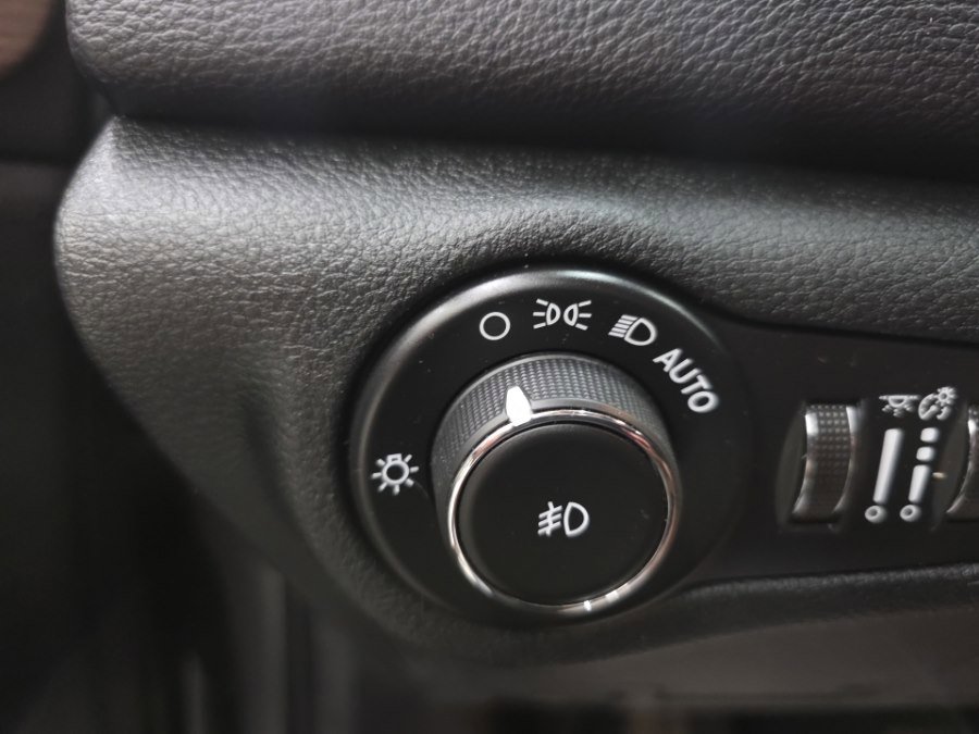 Used 2015 Chrysler 200 C w/ Navigation & Sound Group I image 26