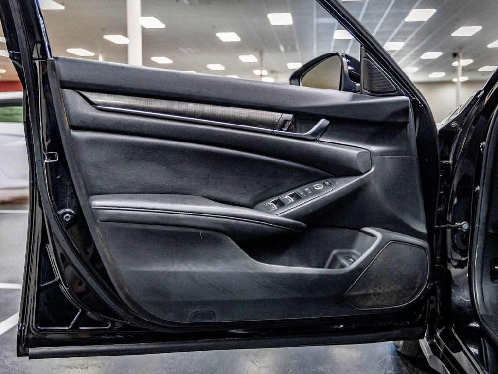 Used 2018 Honda Accord Sport image 13