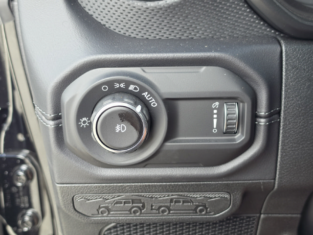 Used 2026 Jeep Wrangler Unlimited Rubicon AWD/4WD image 33