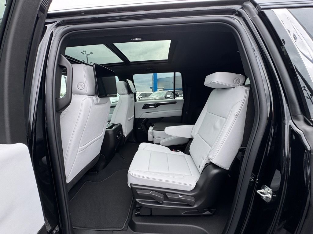 New 2026 Chevrolet Suburban Premier image 10