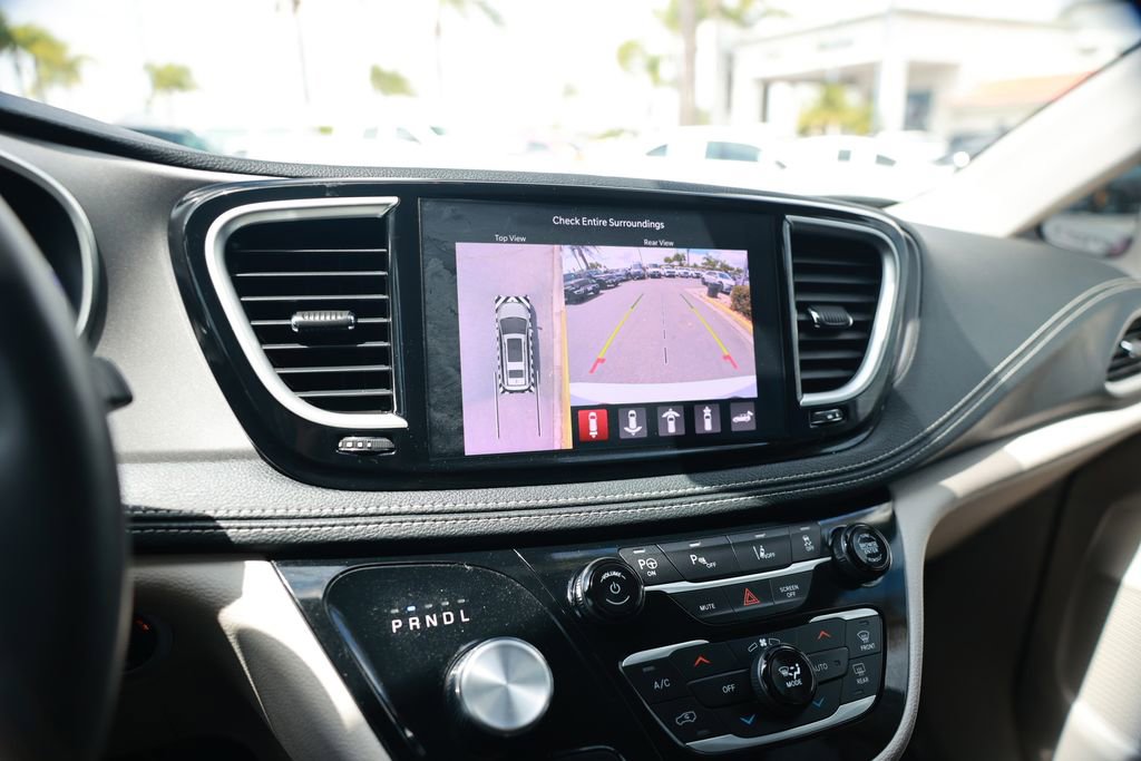 Used 2023 Chrysler Pacifica Touring-L w/ Uconnect Theater Family Group FWD image 24