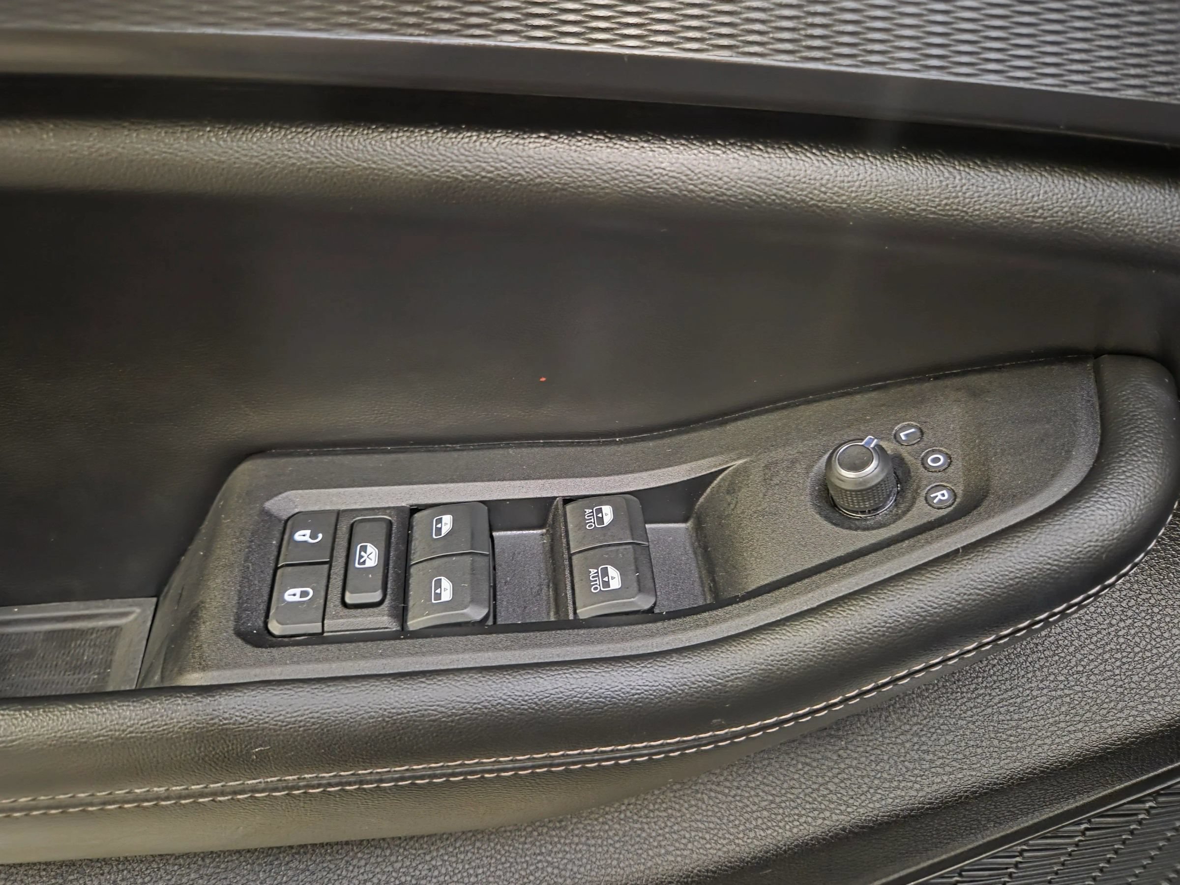 Used 2024 Jeep Grand Cherokee L Laredo AWD/4WD image 16
