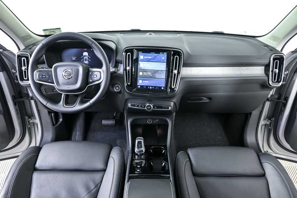 Certified 2025 Volvo XC40 B5 Plus image 19