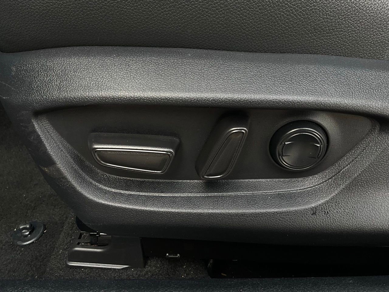 Used 2025 Toyota Camry SE image 11