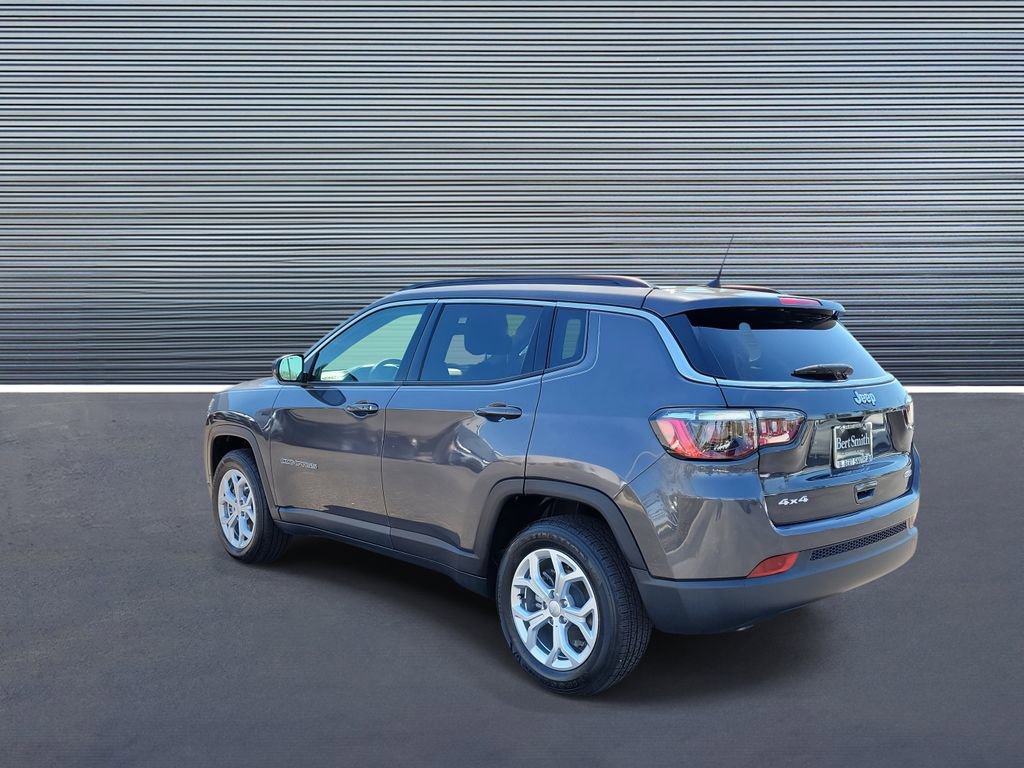 Used 2024 Jeep Compass Latitude image 4