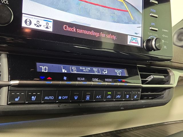 Used 2023 Toyota Sienna Platinum FWD image 22