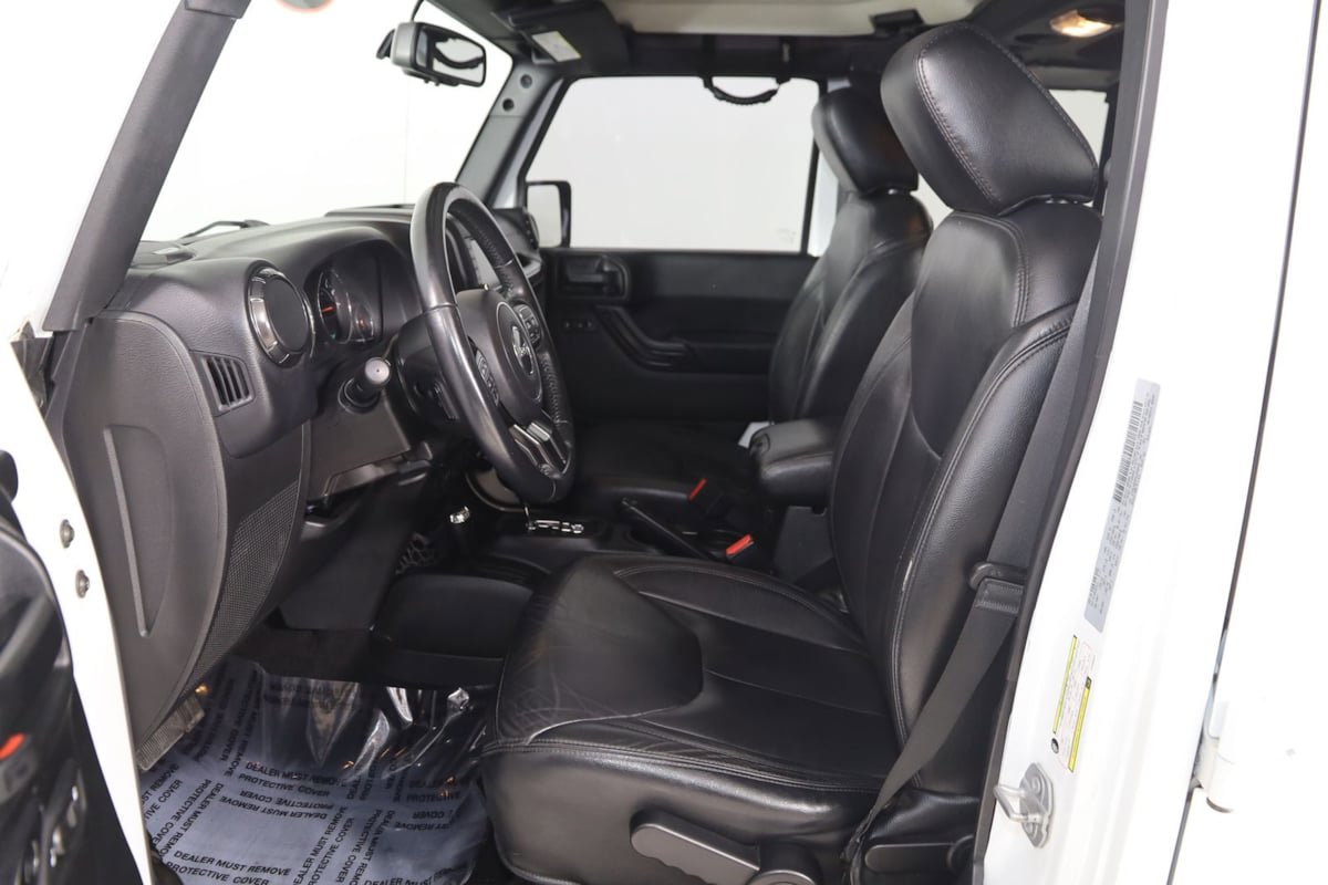 Used 2017 Jeep Wrangler Unlimited Sahara AWD/4WD image 10