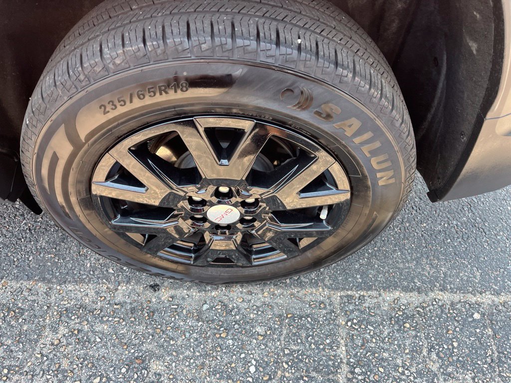 Used 2023 GMC Acadia SLT AWD/4WD image 45
