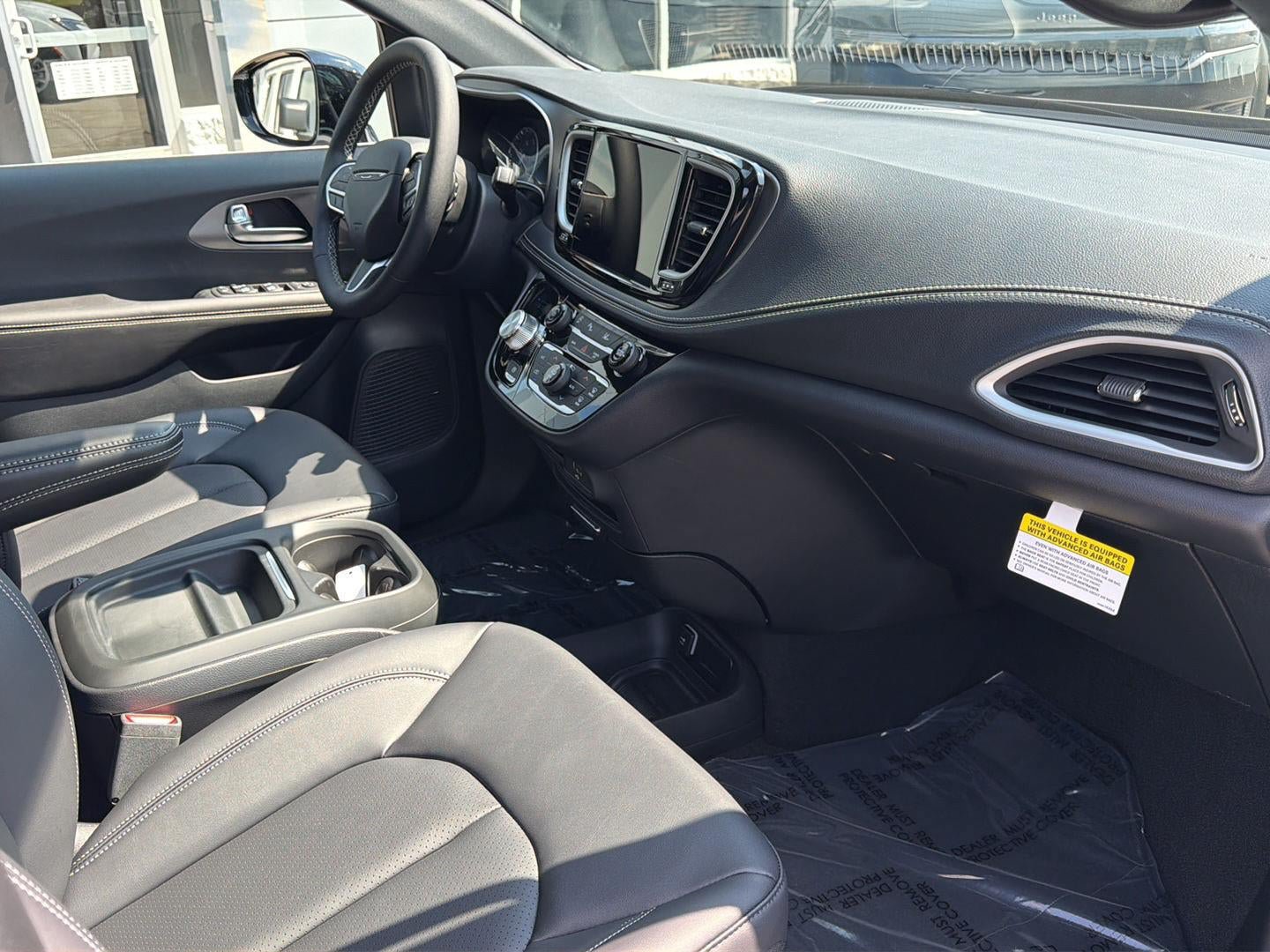 New 2027 Chrysler Pacifica Select AWD/4WD image 5