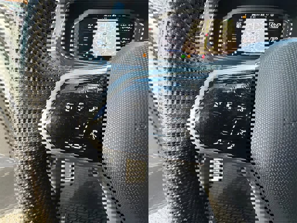 Used 2022 Volkswagen Tiguan SEL R-Line image 23