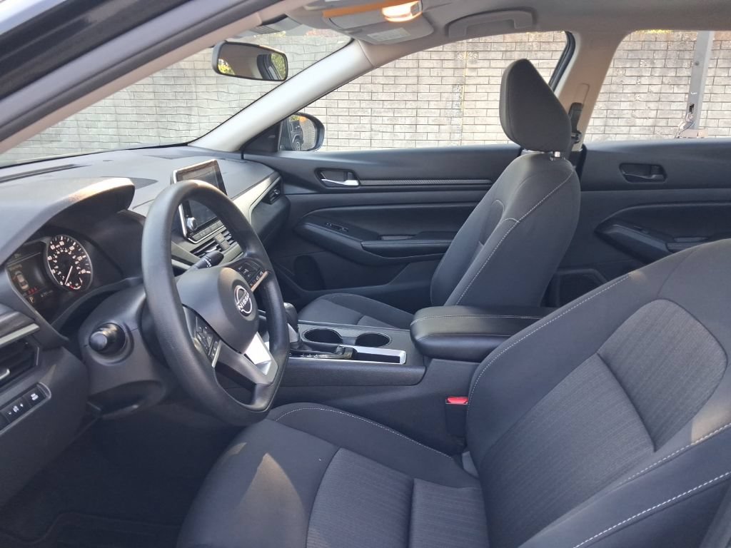 Used 2025 Nissan Altima 2.5 SV FWD image 4
