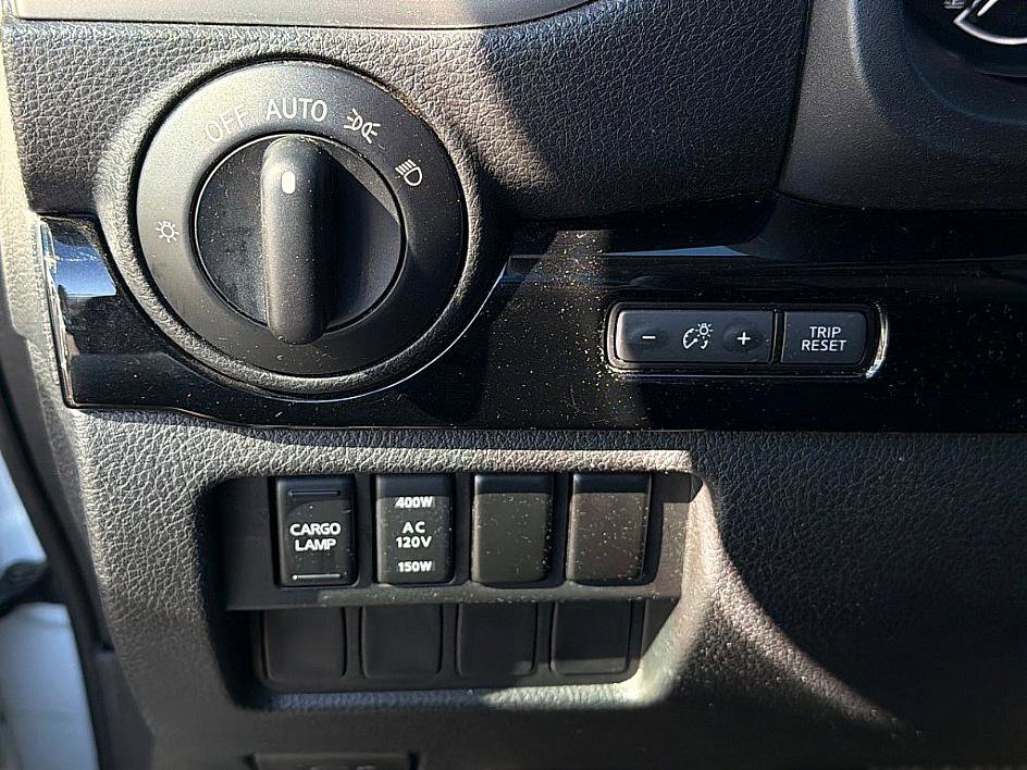 Used 2021 Nissan Titan SV w/ SV Convenience Package image 22