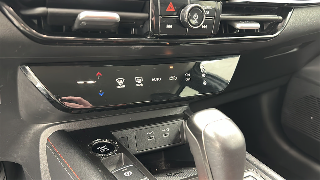 Used 2025 Nissan Kicks SR AWD/4WD image 17