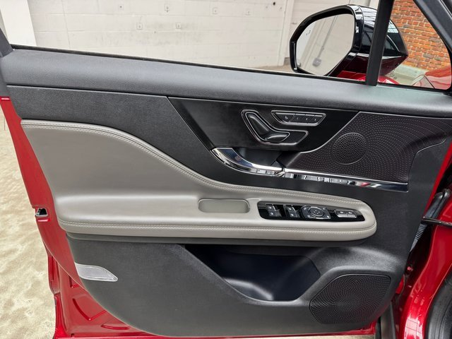 Used 2023 Lincoln Corsair Reserve image 10