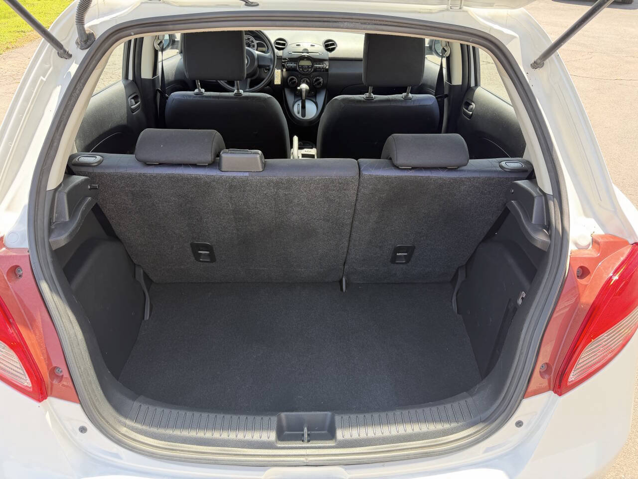 Used 2011 MAZDA MAZDA2 Sport FWD image 11