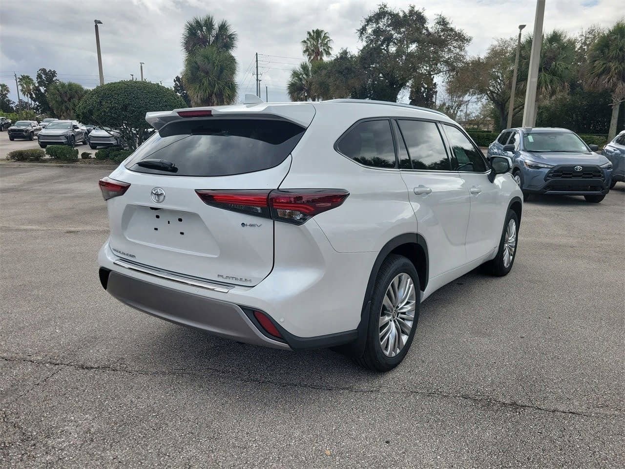 New 2026 Toyota Highlander Platinum AWD/4WD image 3