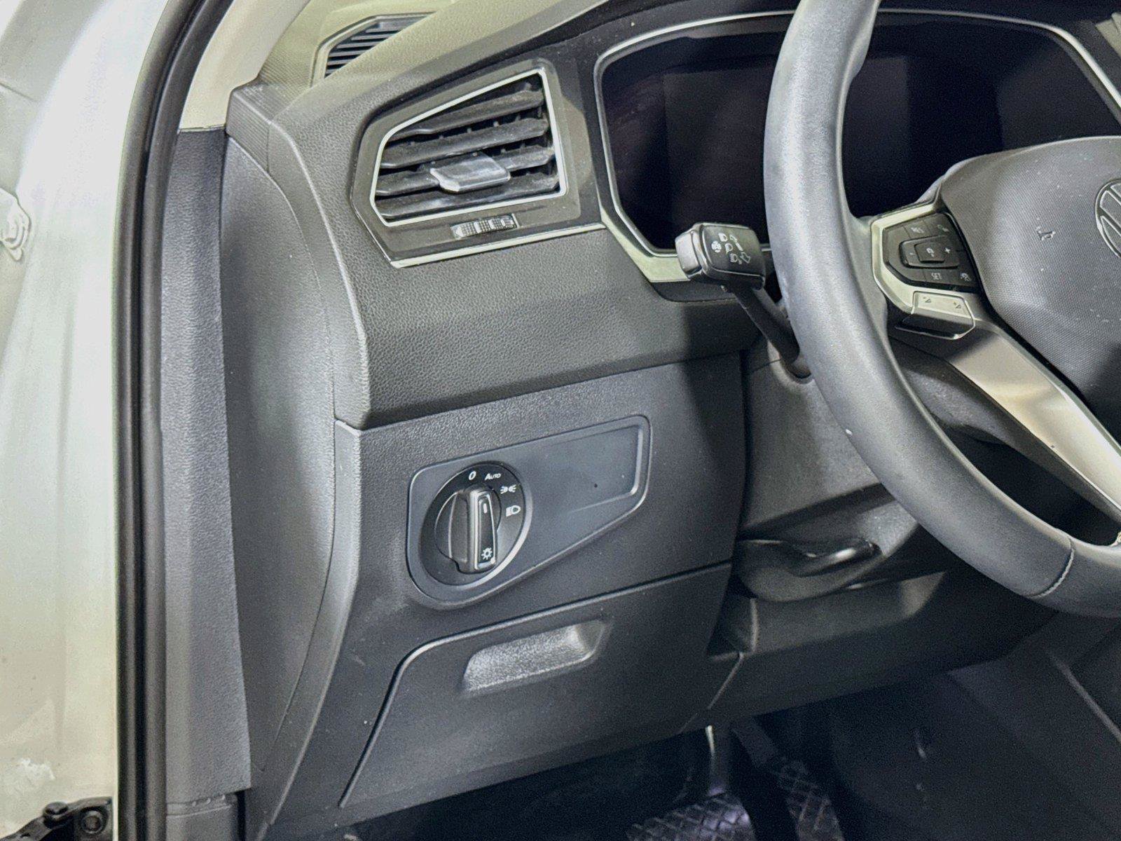 Used 2022 Volkswagen Tiguan SE FWD image 8